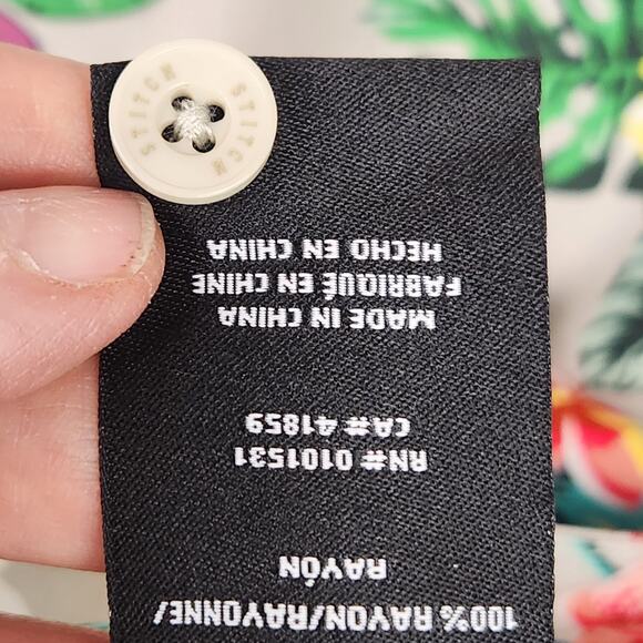 Disney Stitch Shirt Mens XXL Beige Floral Hawaiian Button Up Rayon Short Slv EUC - Picture 9 of 11